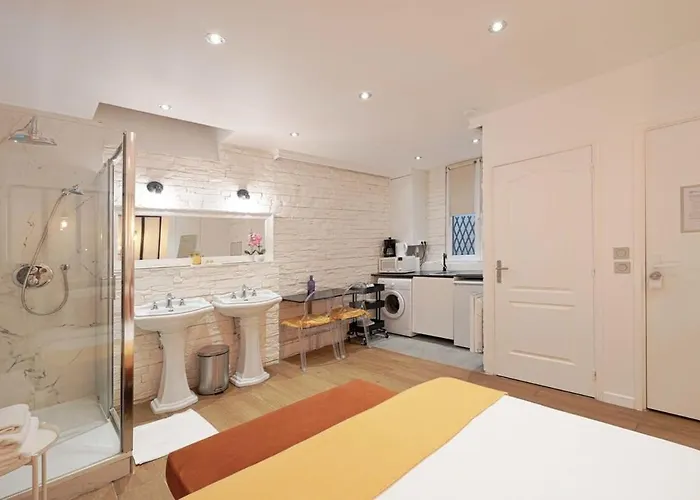Cosy And Modern Updated Studio Parijs