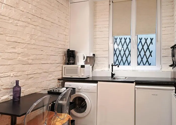 Cosy And Modern Updated Studio